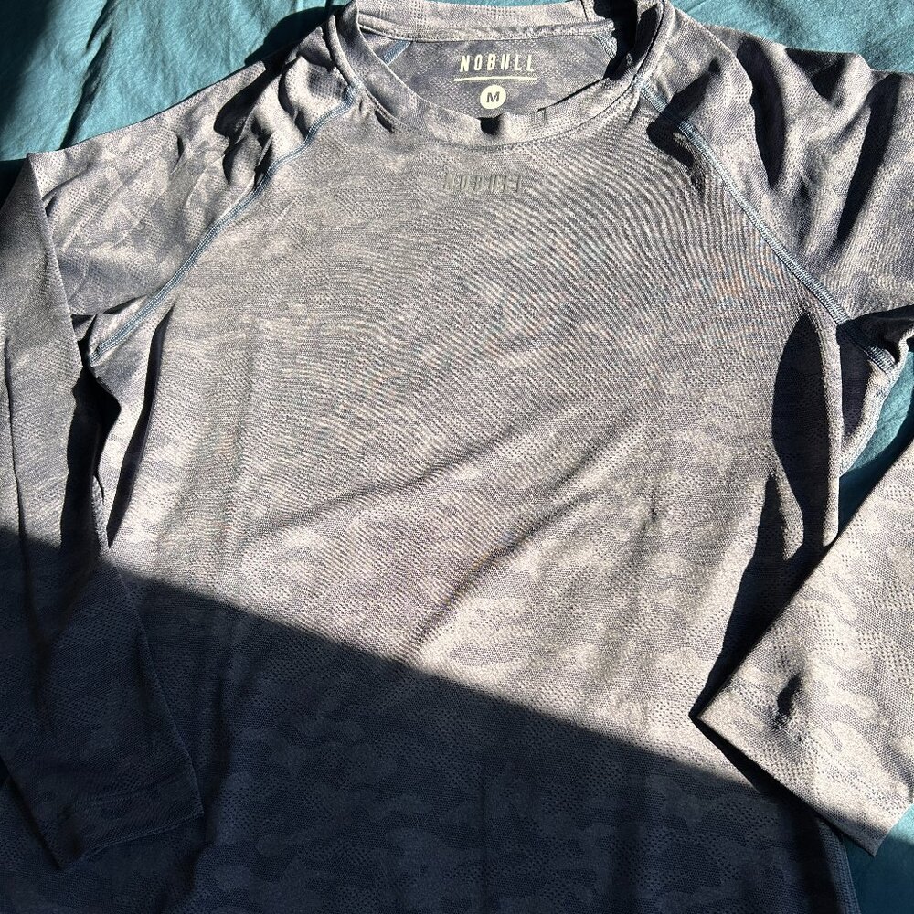 Nobull longsleeve shirt size M in blue camo